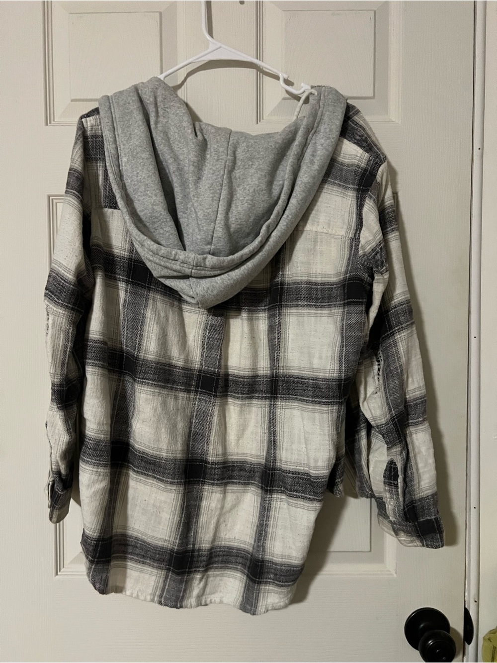 American Eagle Outfitters Black and White Plaid Hooded Flannel Shirt - Picture 4 of 4
